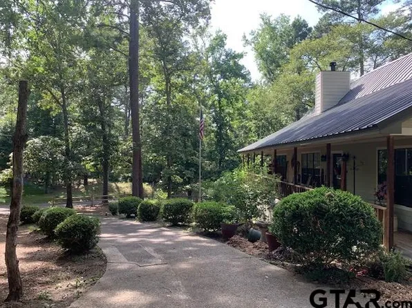860 Wildwood Trl, Holly Lake Ranch, TX 75765