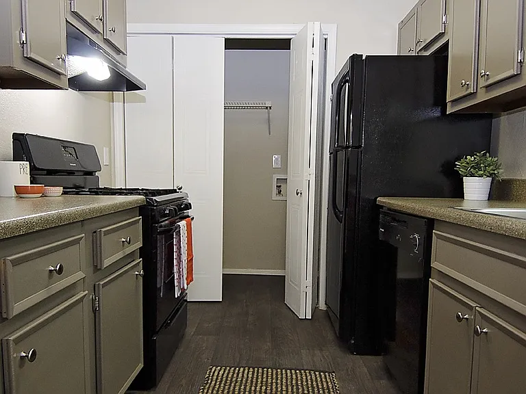 Berkeley Landing Apartments — Photo 6