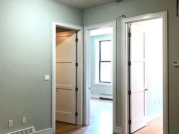 5th image of 293 Irving Ave APT 2