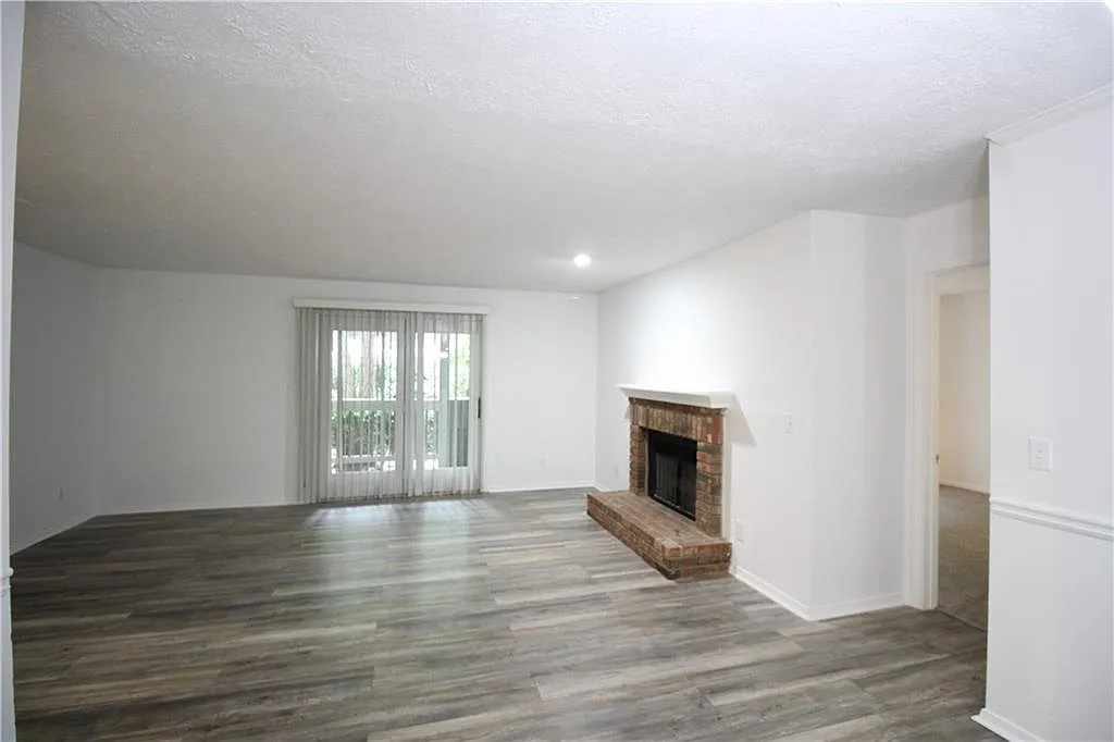 2 bed, 2.0 bath, 1000 sqft, $1,990 — Photo 3