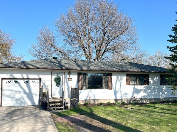 1118 Division St N, Clara City, MN 56222