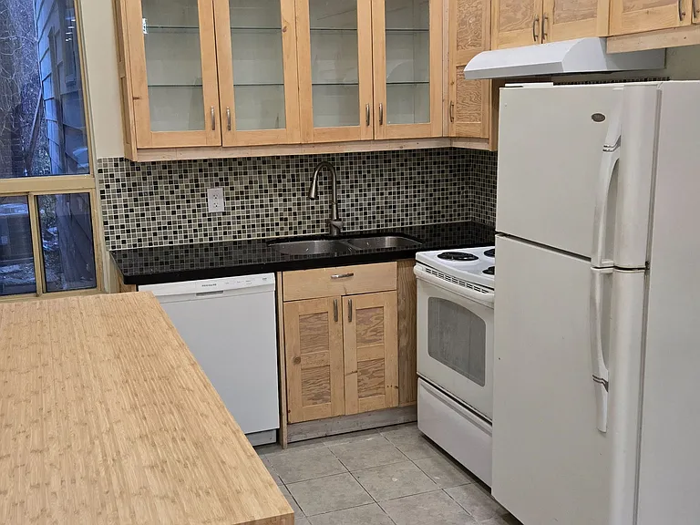 269 Ontario St #2 — Photo 9