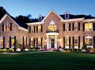 9 Shamrock Hills Dr, Wappingers Falls, NY 12590