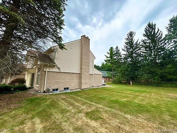 3rd image of 2123 McIntosh Dr