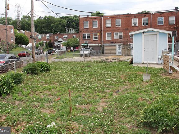 3rd image of 4983 Whitaker Ave