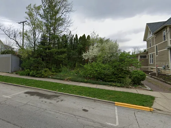 231 W Downer Pl, Aurora, IL 60506