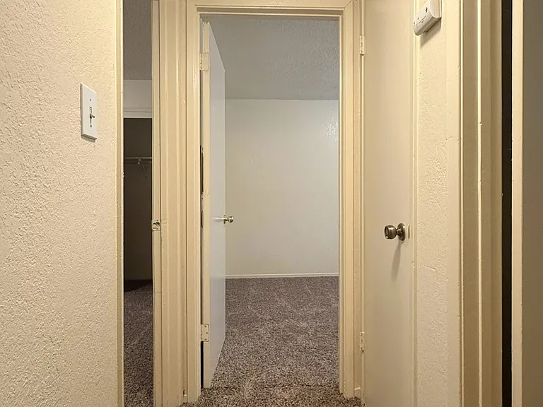 2591 Glen Ave — Photo 12