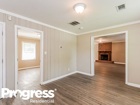5th image of 2851 Hall Dr SE