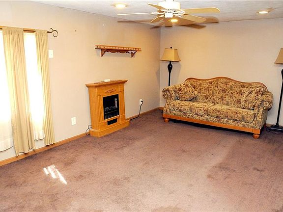 2nd image of 169 Beaver St