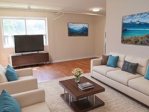3rd image of 154 The Pkwy #3-Bedroom