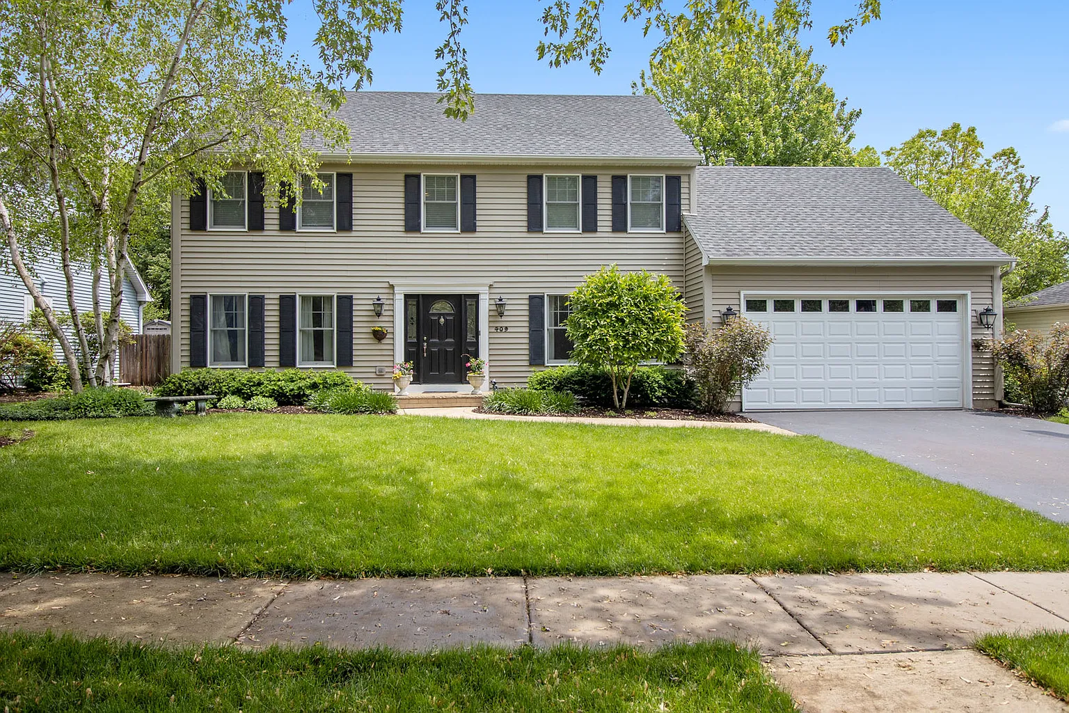 409 N Cambridge Dr photo 1