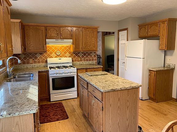 3rd image of 720 Wheatfield Dr