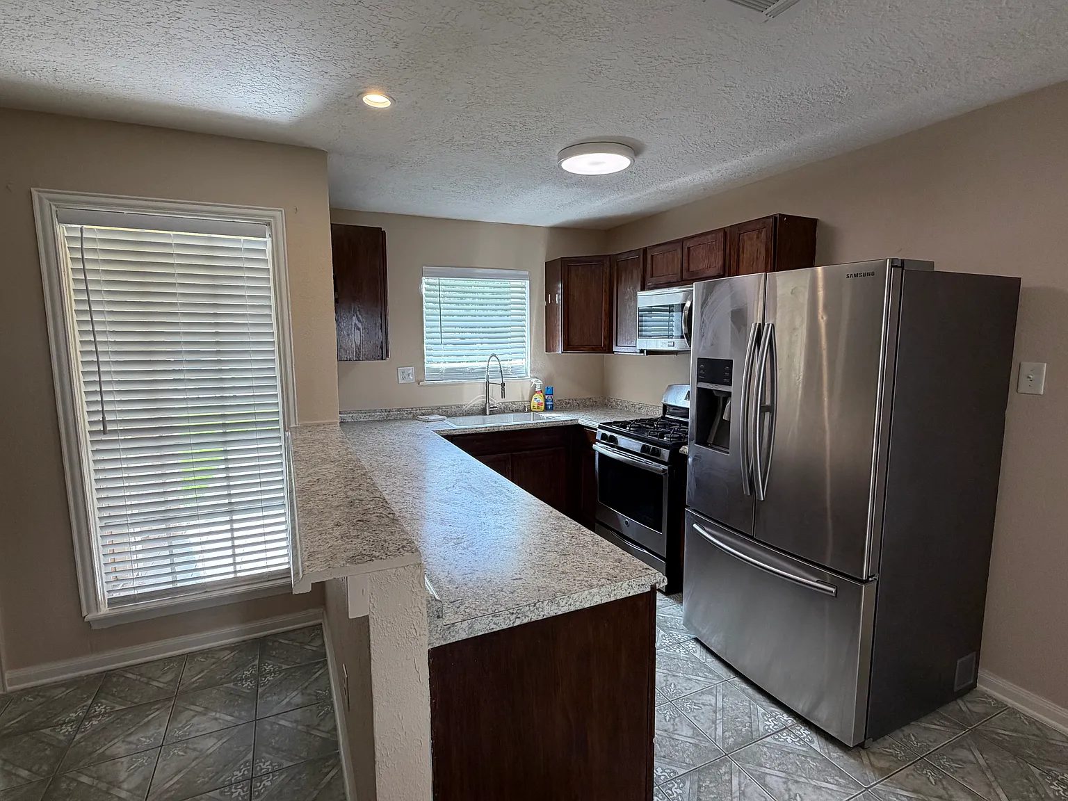 4907 Parkland St — Photo 2