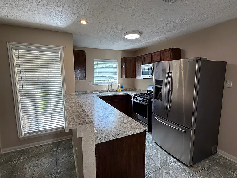 4907 Parkland St — Photo 2
