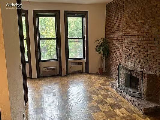 2nd image of 36 W 89th St APT 3A