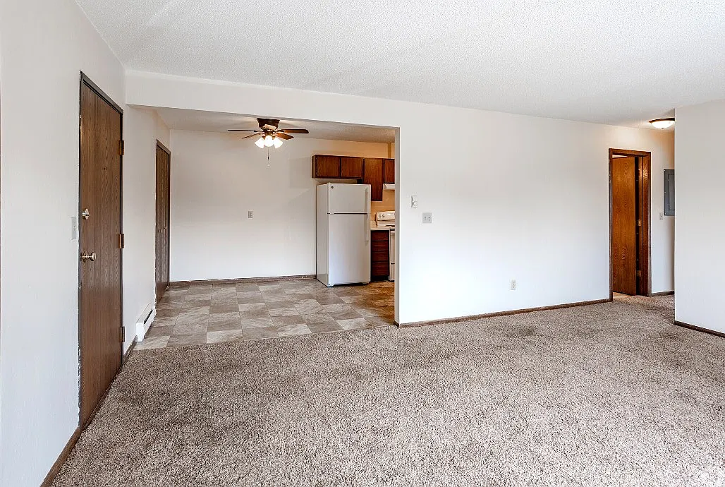 Clover Hill Apartments — Photo 4
