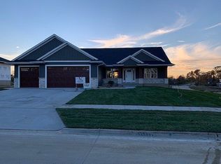 3072 Dell Ridge Ln, Cedar Rapids, IA 52411