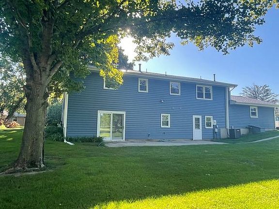 3rd image of 60215 Surrey Ln