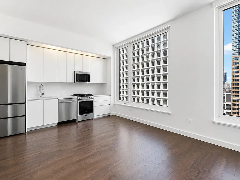 232 E 54th St #21B — Photo 3