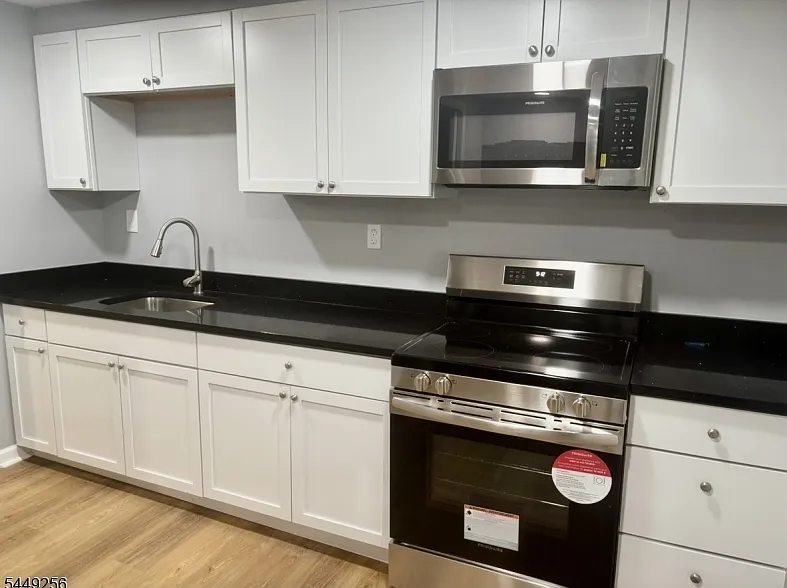 2 bed, 1.0 bath, $2,000 — Photo 2