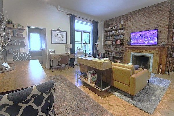 1st image of 125 W 70th St #2C