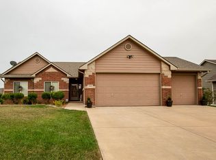 12411 E Willowgreen St, Wichita, KS 67207