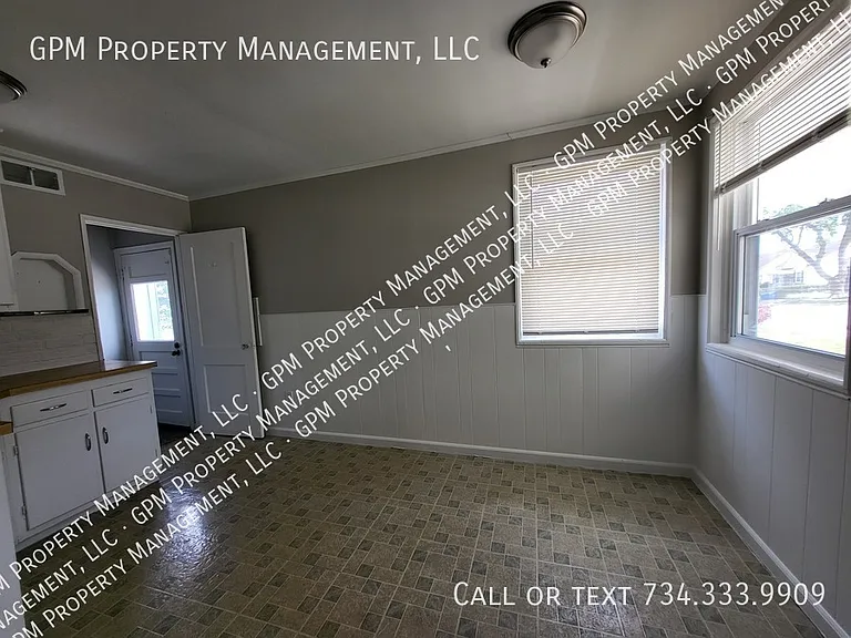 24154 Dartmouth St — Photo 6