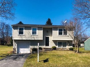 21 Stargrass Ln, West Henrietta, NY 14586