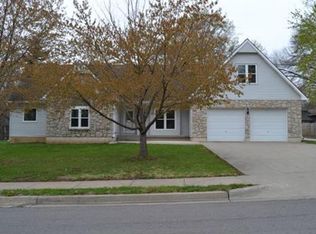 9812 Grand Ave, Kansas City, MO 64114