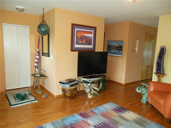 5th image of 5634 Applewood Dr