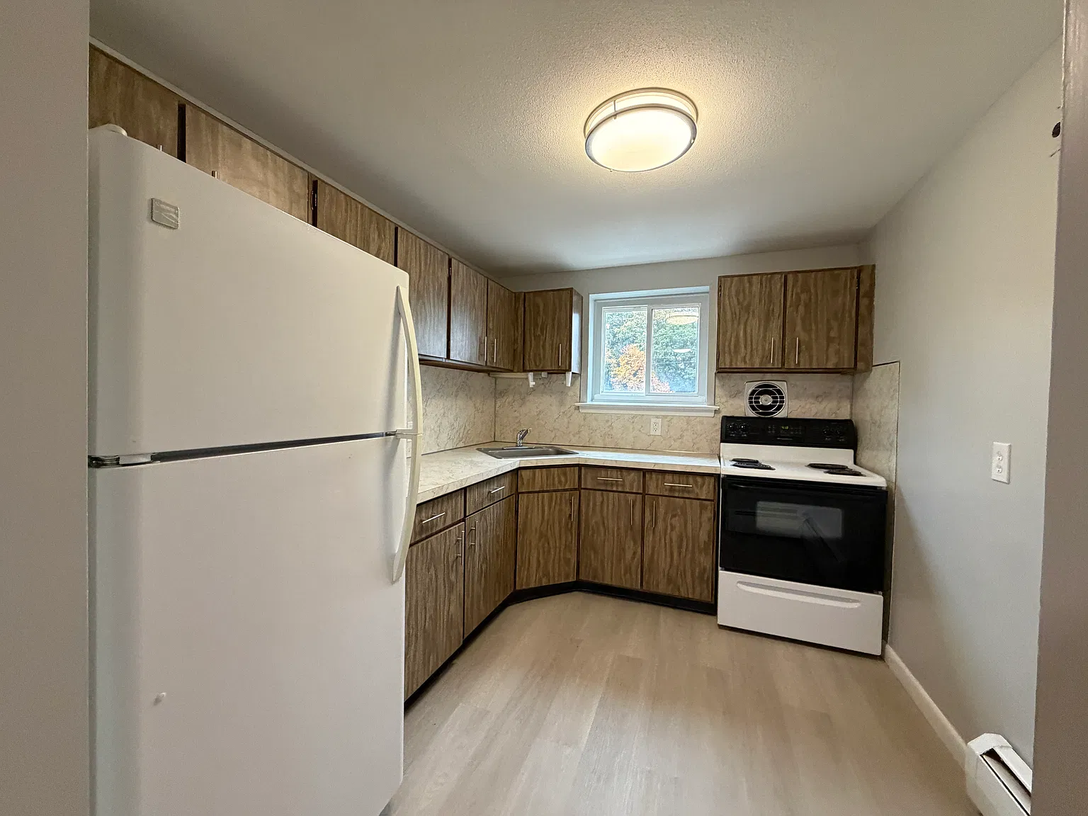 2 bed, 1000 sqft, $1,550 — Photo 2