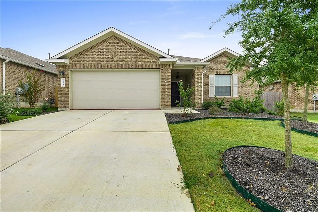 3 bed, 2.0 bath, 1790 sqft, $2,090 — Photo 1