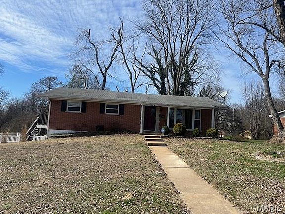2nd image of 101 Ladue Rd