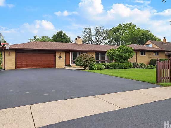 3rd image of 365 Woodland Dr