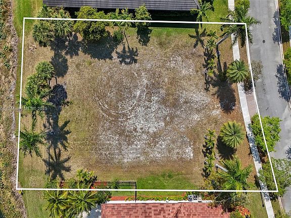 3rd image of 19068 Park Ridge St