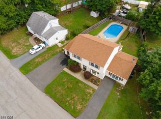 8 Princeton Ter, Oakland, NJ 07436