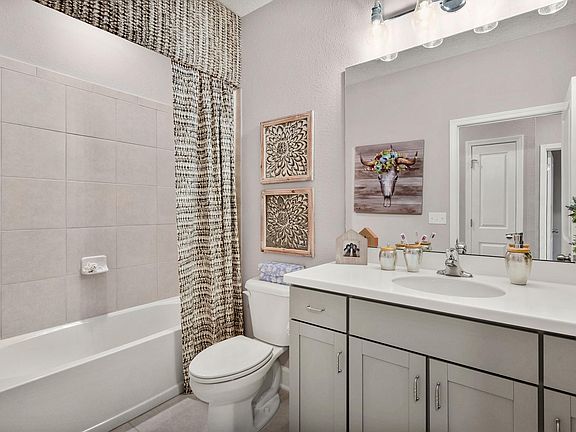 The Apopka Model at Pioneer Village Bath 2