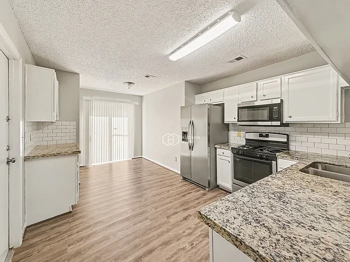 9415 Wallingham Dr — Photo 8