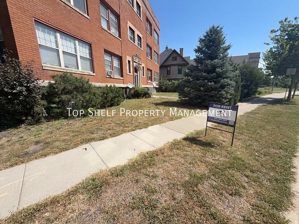 2 bed, 1000 sqft, $995 — Photo 2