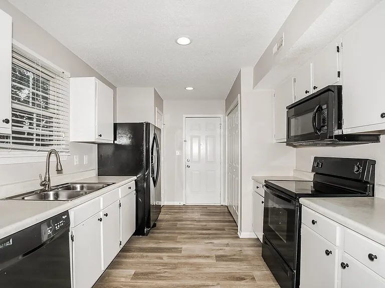 17814 Gasparilla Ct — Photo 9