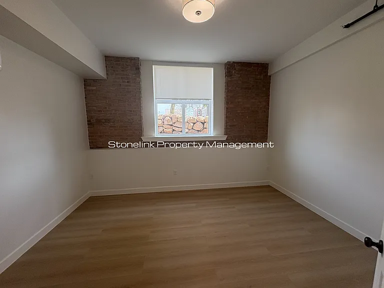 265 Manton Ave — Photo 24