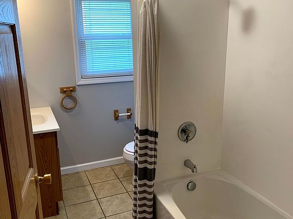 4th image of 1460 Logan Ave #3