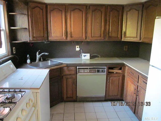 2nd image of 48 Barrington St