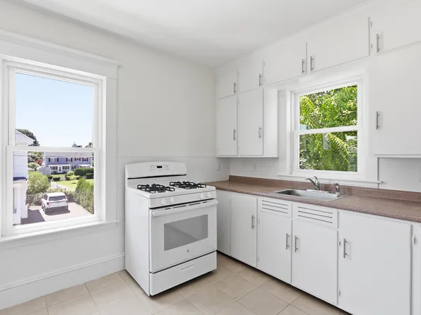 21 James St, New Bedford, MA