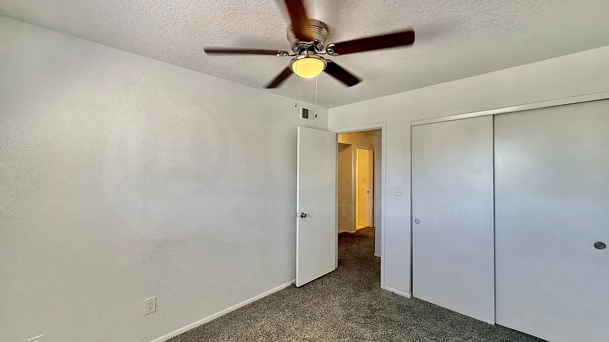 3 bed, 2.0 bath, 1963 sqft, $2,049 — Photo 4