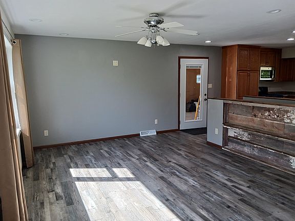 3rd image of 432 Higgins Dr