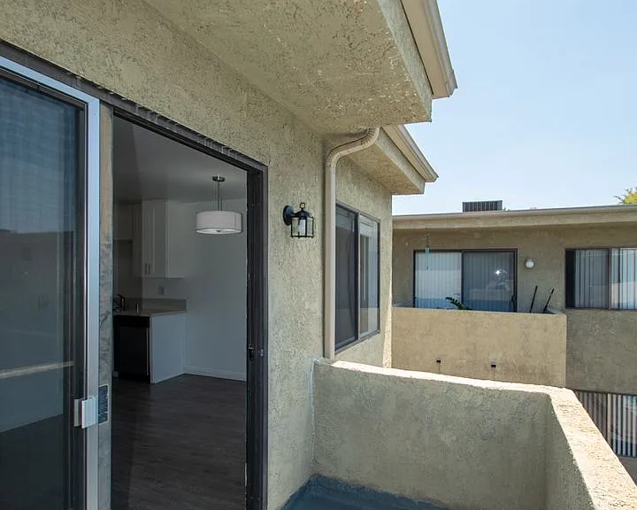 15128-44 Burbank Blvd — Photo 32