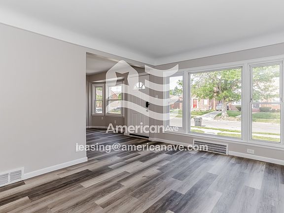 1395815_003_living_room_13838564.jpg