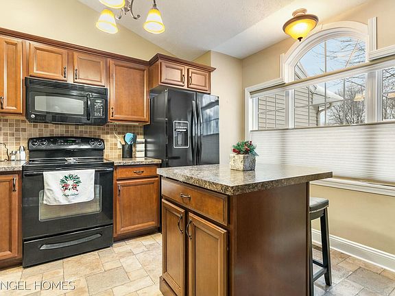 5th image of 15477 Winchester Cir