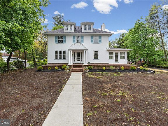 3rd image of 215 Browning Rd